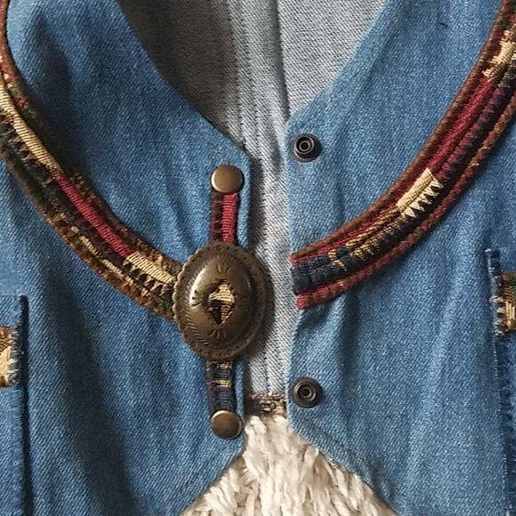 The coolest denim vest ever...VINTAGE - Picture 4 of 12